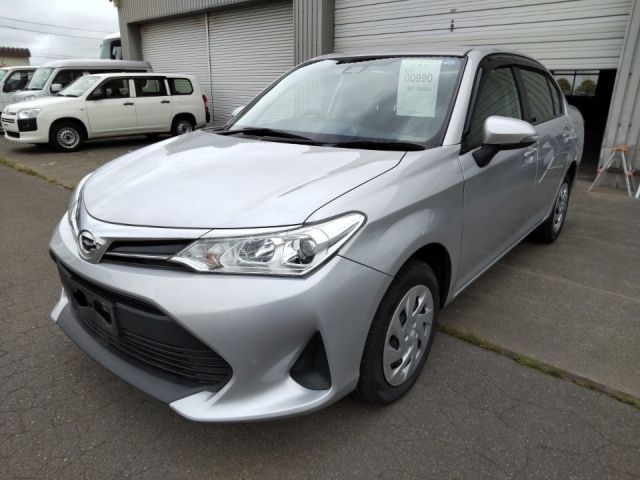 990 Toyota Corolla axio NZE164 2018 г. (LUM Hokkaido Nyusatsu)